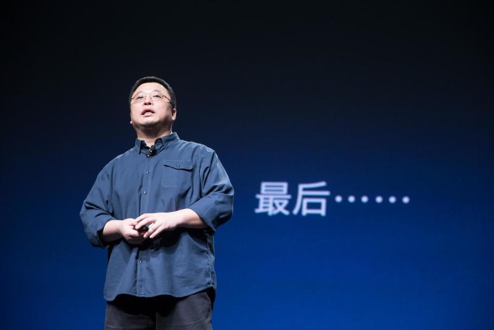 雷军和常成疯狂转发罗永好的微博老罗还是重返手机圈加入小米