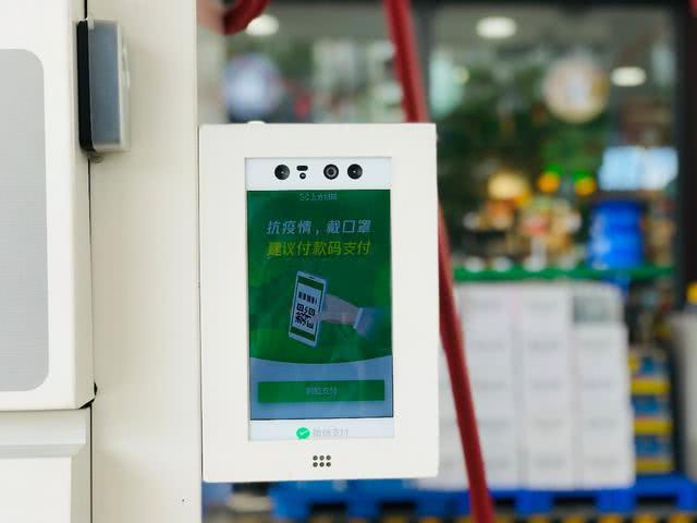中国第一个智能加油站刷脸加油5秒付钱