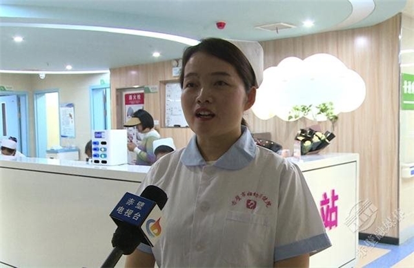 十佳护士丁玲以身作则服务病患