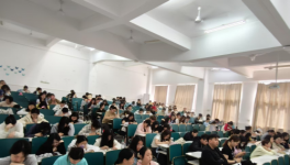 安徽外国语学院创新推出“剪艺传情，以劳育美”剪纸劳动体验课程