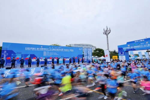 长城华西银行·2025德阳市广汉三星堆半程马拉松暨“跑遍四川”德阳站迈出文体旅商融合新步伐
