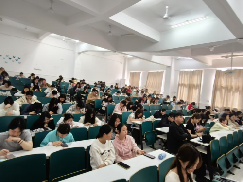 安徽外国语学院创新推出“剪艺传情，以劳育美”剪纸劳动体验课程