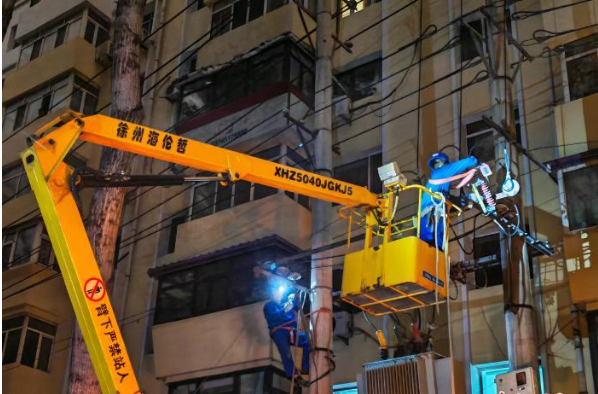 迎战极端强对流天气 黑龙江电力人连夜逆行守护万家灯火